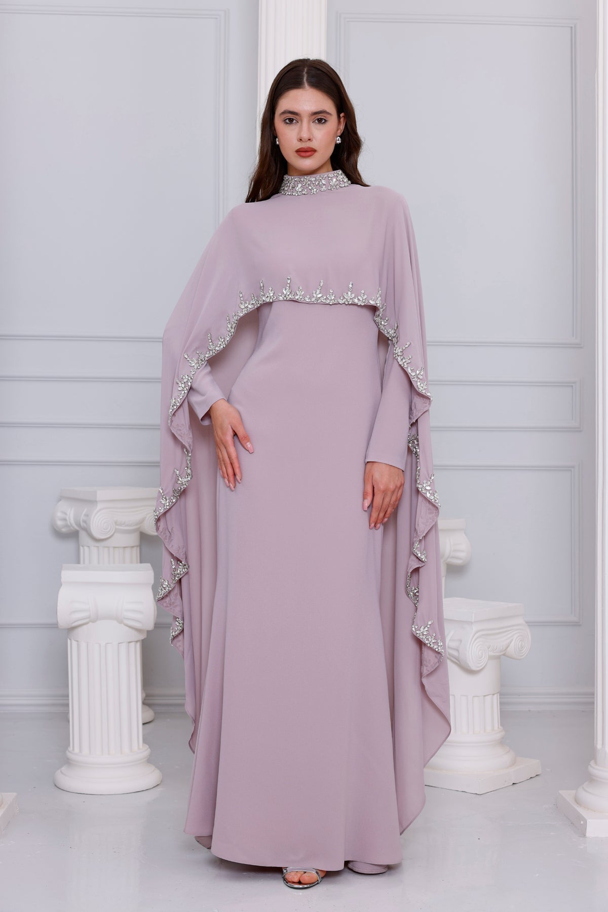 Elegante Abaya aus Satin mit Verzierung